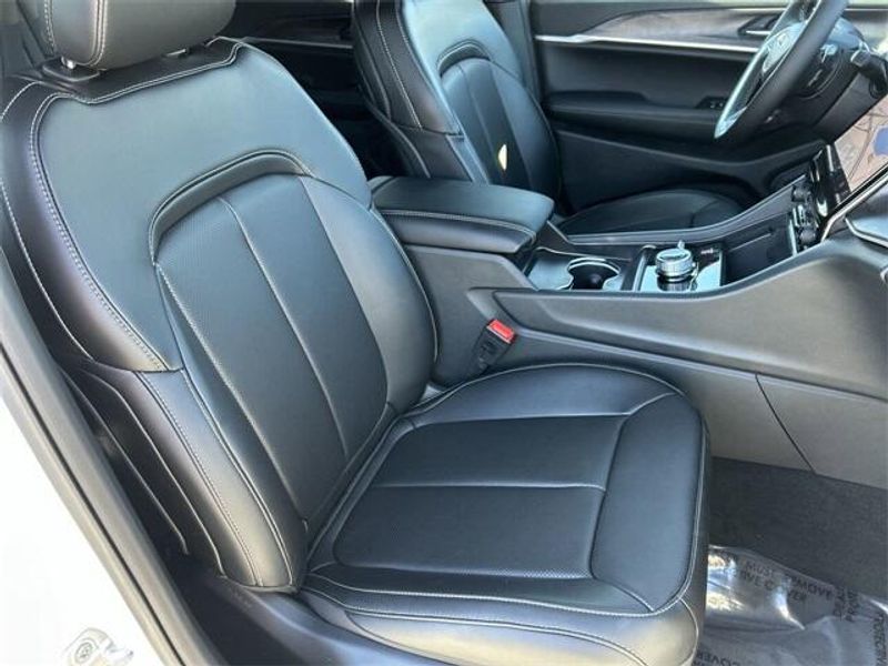 New 2025 Jeep Grand Cherokee Limited 4x4Image 11