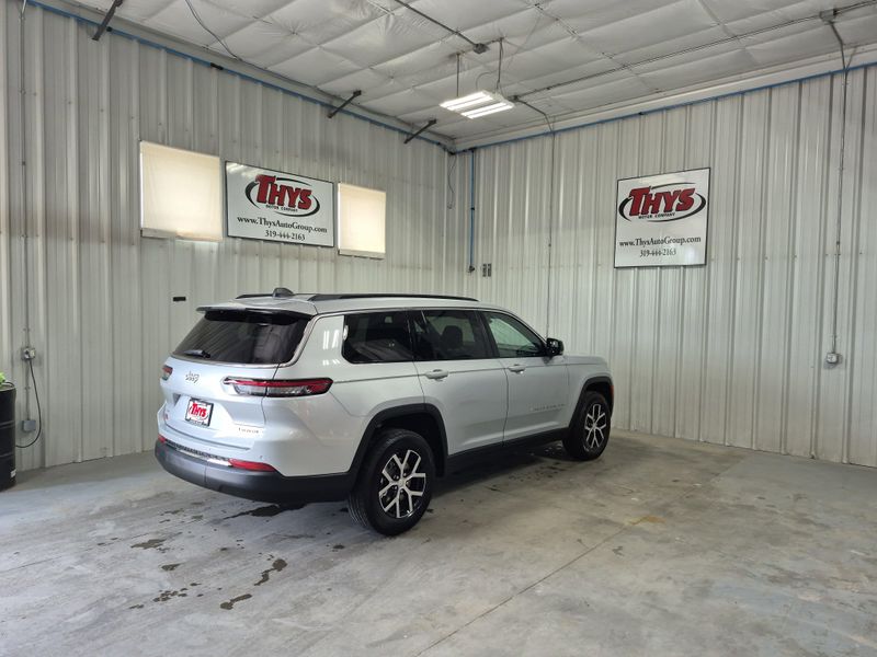 New 2025 Jeep Grand Cherokee L Limited 4x4Image 5