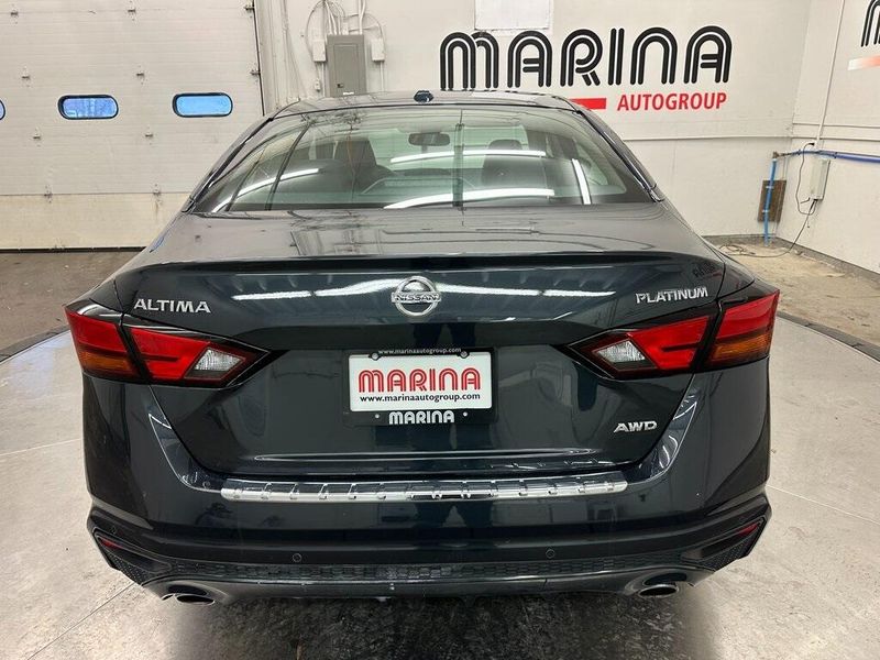 2019 Nissan Altima 2.5 PlatinumImage 14