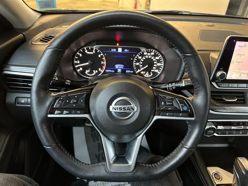 2019 Nissan Altima 2.5 PlatinumImage 2