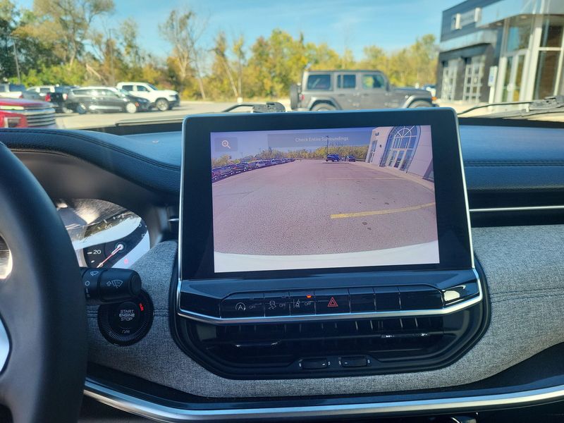 Used 2023 Jeep Compass LatitudeImage 8