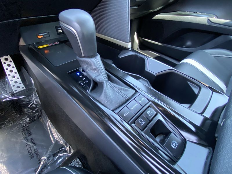 2025 Toyota Camry SEImage 24