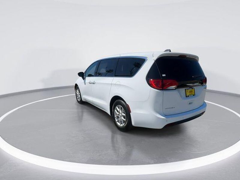 New 2026 Chrysler Voyager LxImage 6