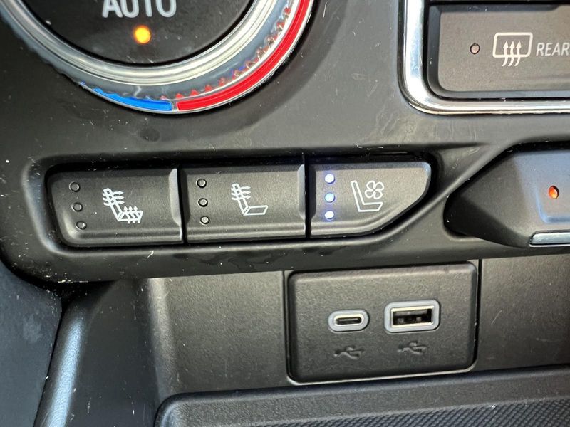 2023 Gmc Yukon SLT photo 30