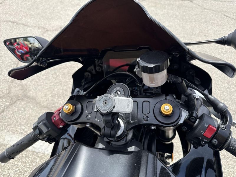Used 2025 Yamaha YZF-R7 CA Image 14