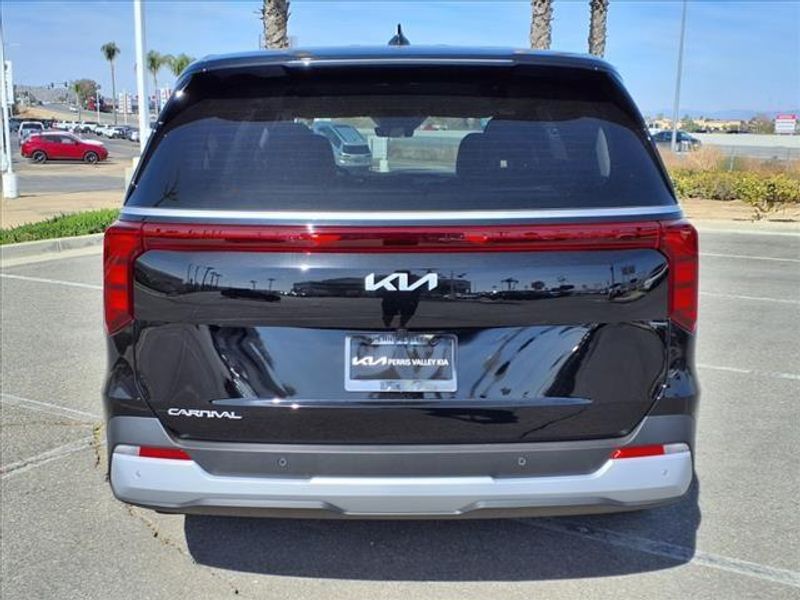 2025 Kia Carnival LXSImage 5