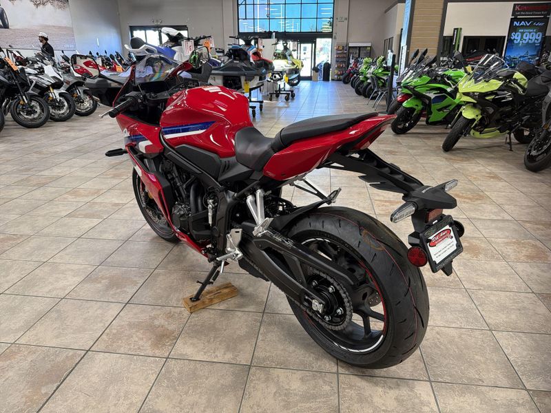 New 2026 Honda CBR650R E-CLUTCH Image 15