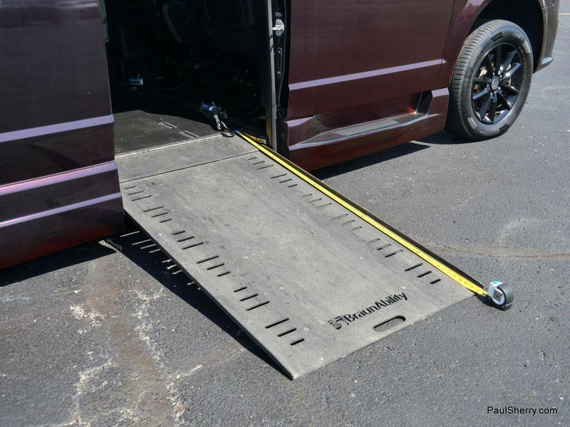 Used 2019 Dodge Grand Caravan SXTImage 14