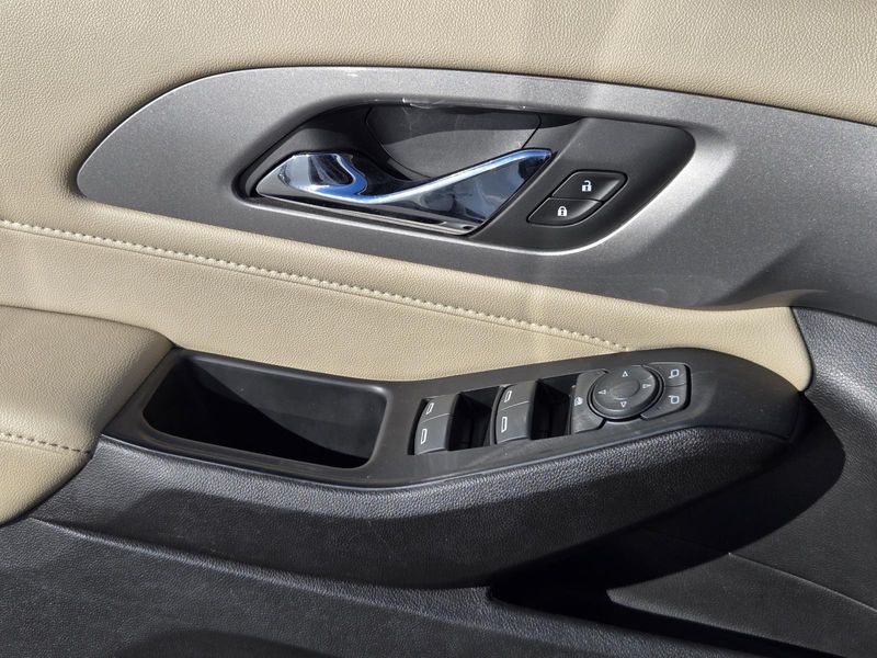 Used 2023 Chevrolet Traverse FWD 4dr LS w/1LS