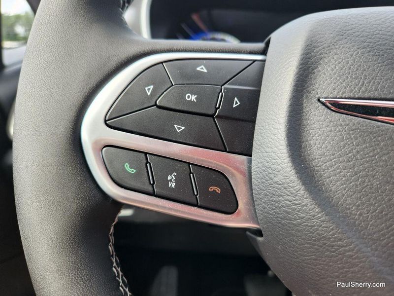 New 2025 Chrysler Voyager LXImage 43