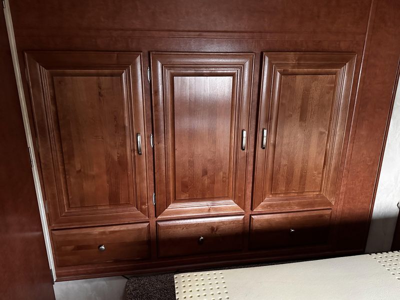 Used 2016 FOX MOUNTAIN 335BHS Image 33