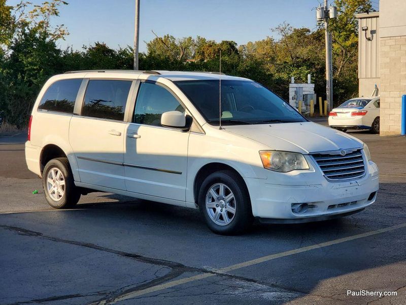 2010 Chrysler Town & Country Touring photo 8
