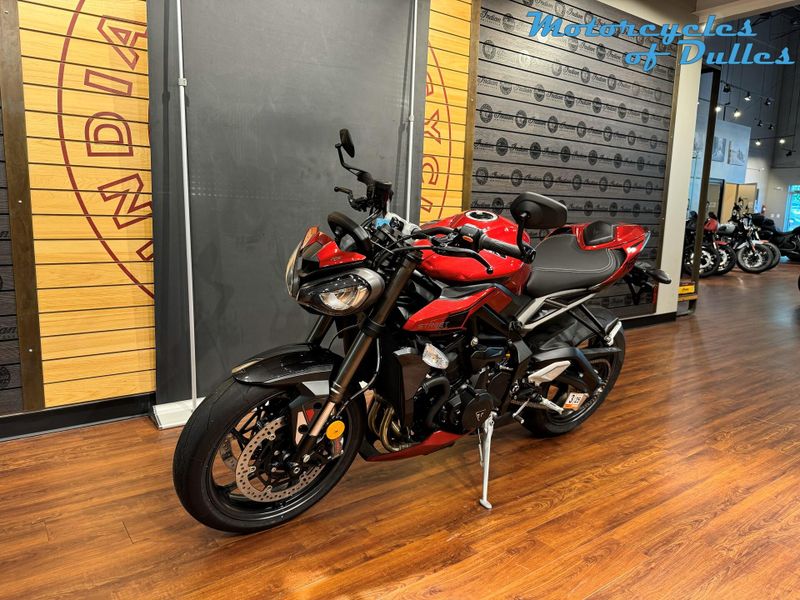 2025 Triumph Street Triple 765 RS Image 4