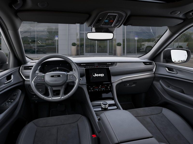 New 2025 Jeep Grand Cherokee Altitude X 4x4Image 24
