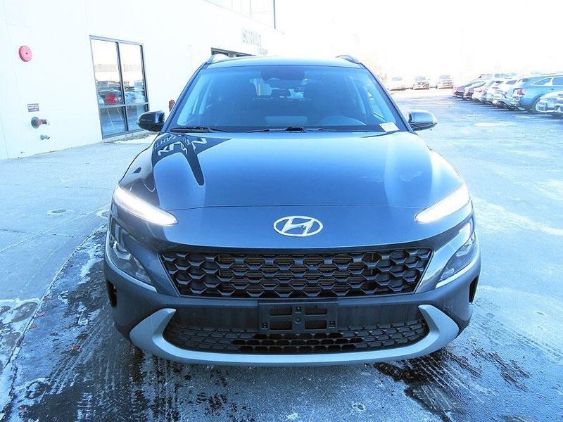 2022 Hyundai Kona SELImage 2