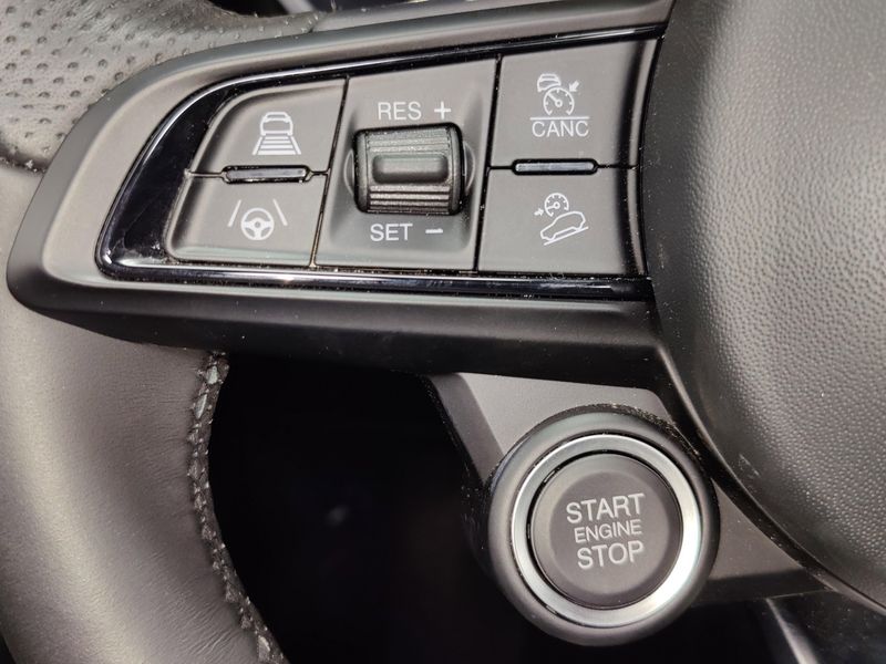 2024 Alfa Romeo Stelvio Ti AWD w/Sunroof/Nav/Activ AsstImage 32