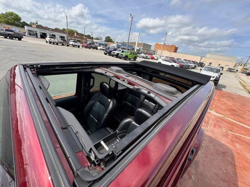 Used 2021 Jeep Wrangler Unlimited Sahara AltitudeImage 15
