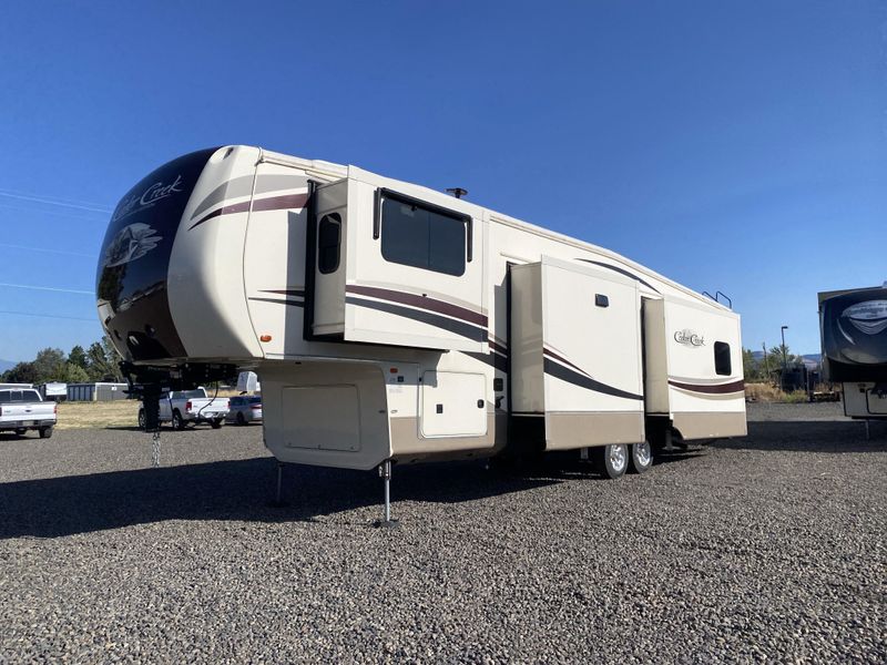 Used 2018 FOREST RIVER CEDAR CREEK 38 FLX Image 7