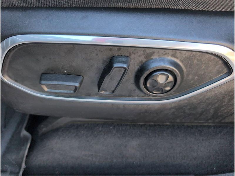 2023 Jeep Wagoneer L Series IIIImage 11