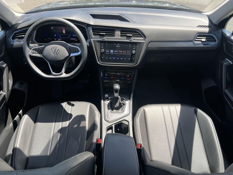 2022 Volkswagen Tiguan SEImage 24