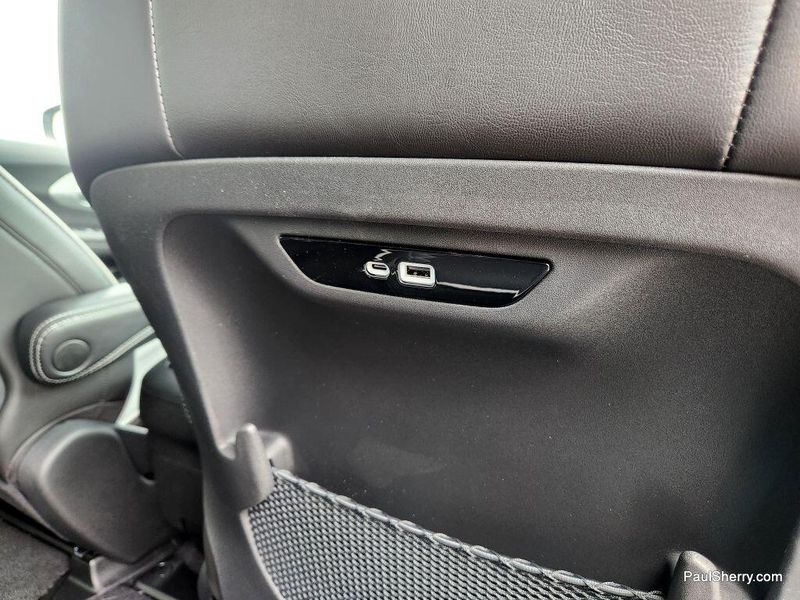 2025 Chrysler Pacifica LimitedImage 47