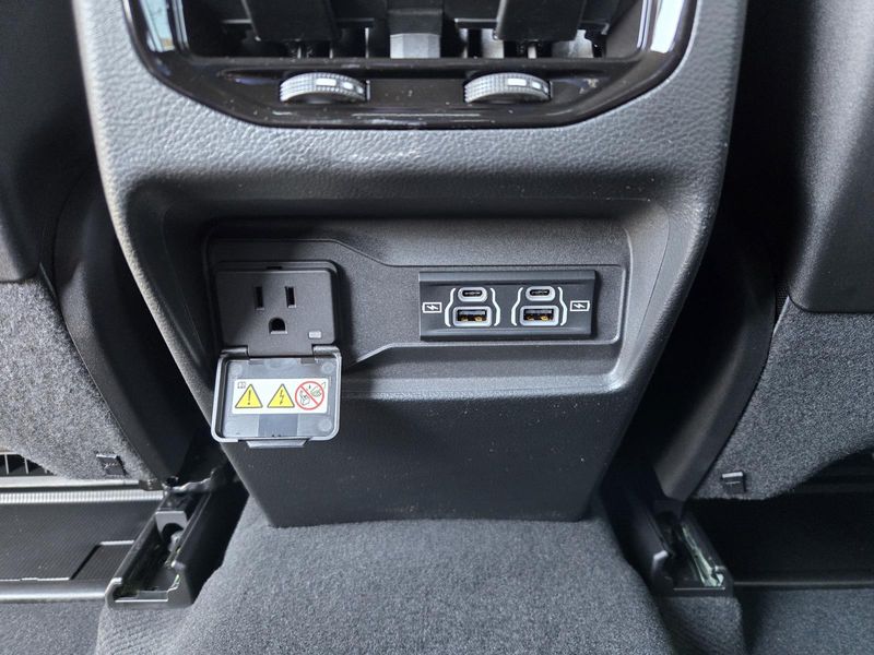 New 2026 Jeep Grand Cherokee Laredo X 4x2