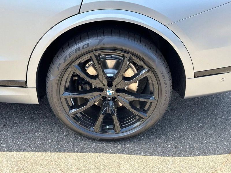 New 2027 BMW X7 xDrive40iImage 14