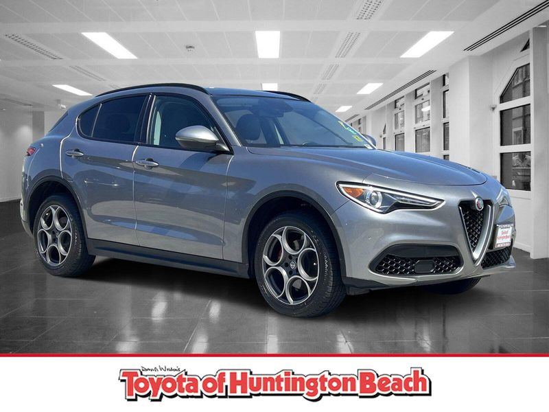 2019 Alfa Romeo Stelvio Image 1