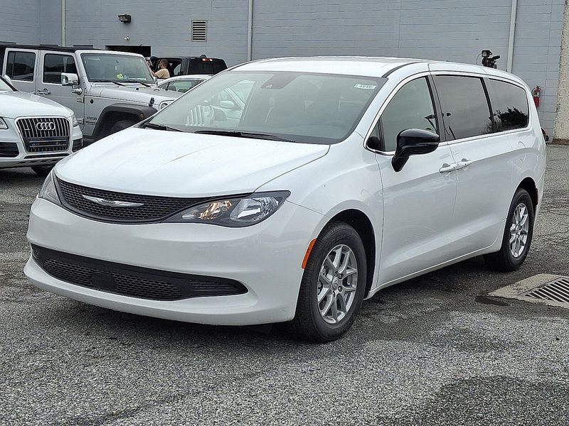 2026 Chrysler Voyager LX photo 3