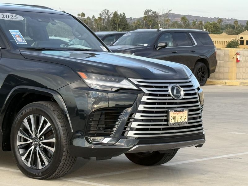 Used 2024 Lexus LX 600 PremiumImage 3