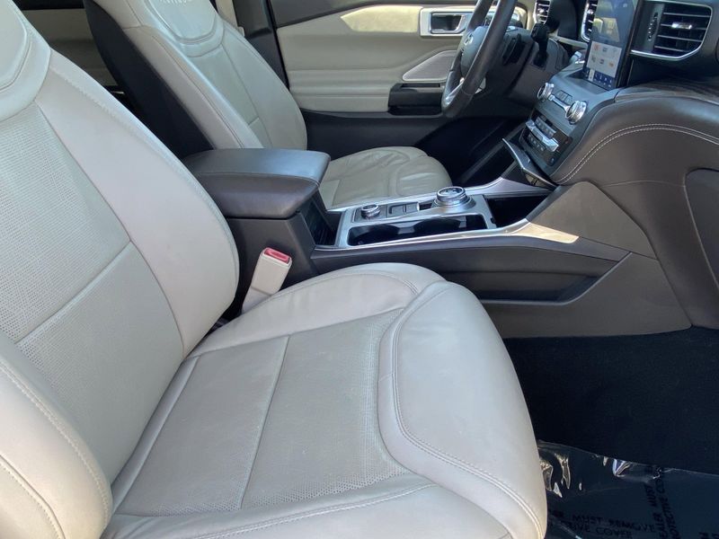 2020 Ford Explorer PlatinumImage 12