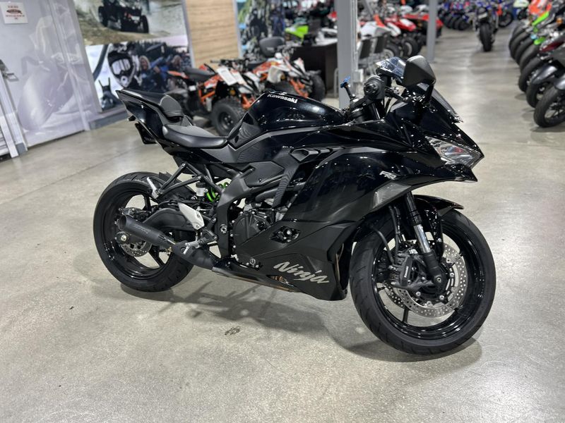 Used 2024 Kawasaki NINJA ZX-4RR Image 2