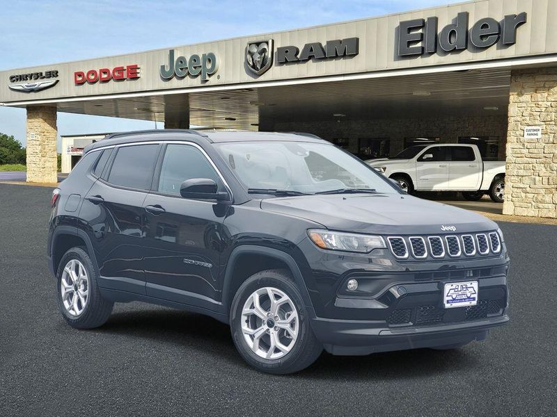2025 Jeep Compass Latitude 4x4Image 1