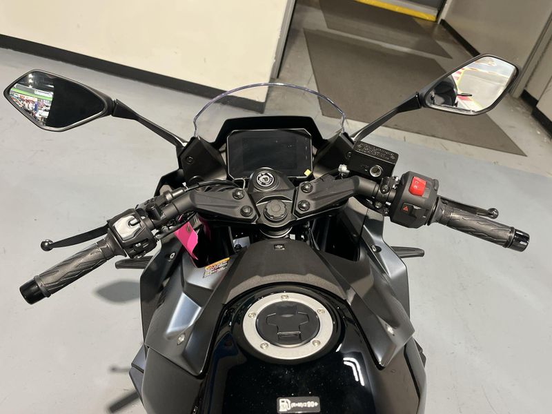 2025 Suzuki GSX-8R Image 14