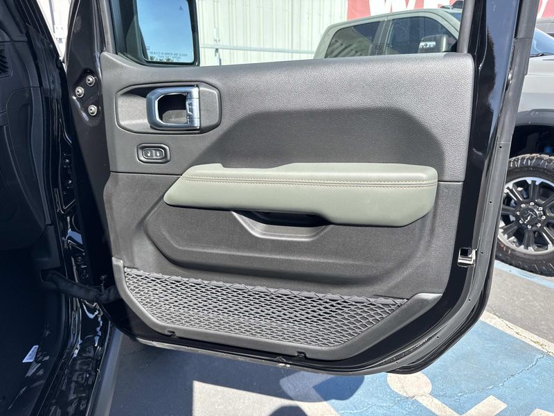 New 2026 Jeep Gladiator Mojave X 4x4