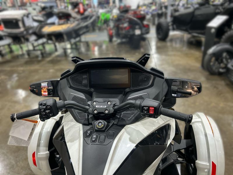 New 2026 Can-Am SPYDER RT (SE6) Image 25