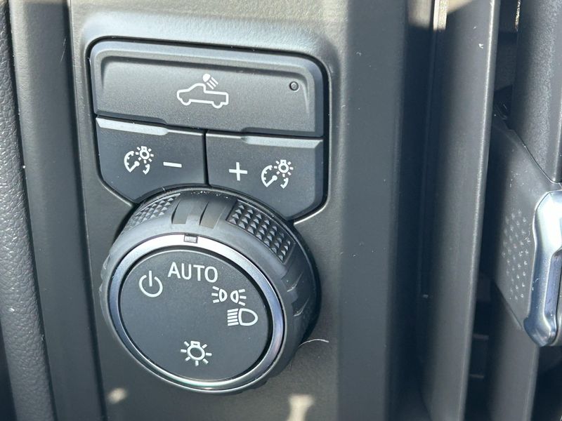 Used 2025 Chevrolet Silverado 1500 CustomImage 27