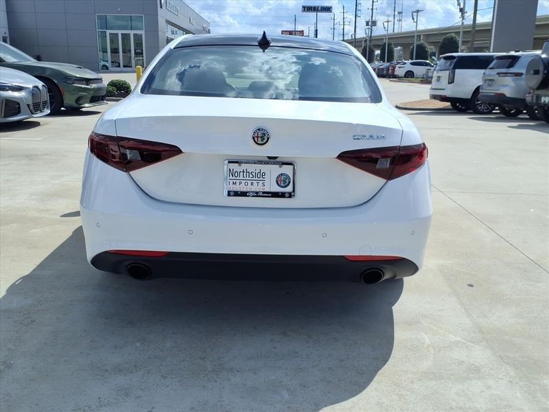 Used 2022 Alfa Romeo Giulia TiImage 12