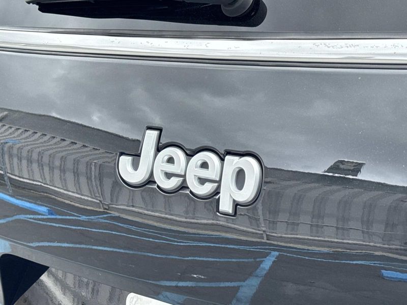 New 2026 Jeep Grand Cherokee L Laredo 4x2