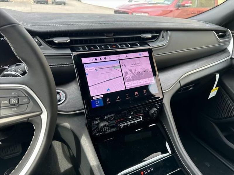2025 Jeep Grand Cherokee Limited 4x4Image 3
