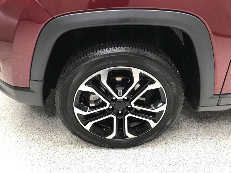 Used 2022 Jeep Compass LimitedImage 2