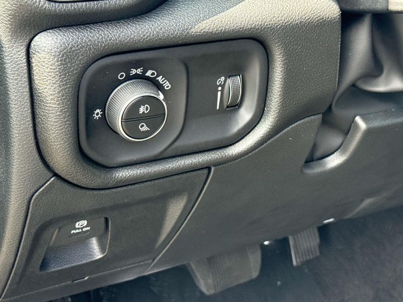New 2026 RAM 1500 Express Crew Cab 4x4 5'7' Box