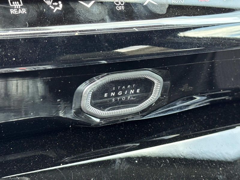 New 2026 Jeep Grand Cherokee Laredo Altitude 4x2
