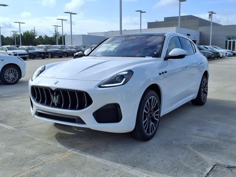 New 2025 Maserati Grecale Image 2