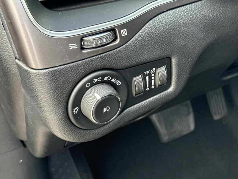 Used 2019 Jeep Cherokee Latitude Plus FWD