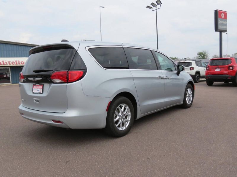 2023 Chrysler Voyager LX 4dr Mini VanImage 2
