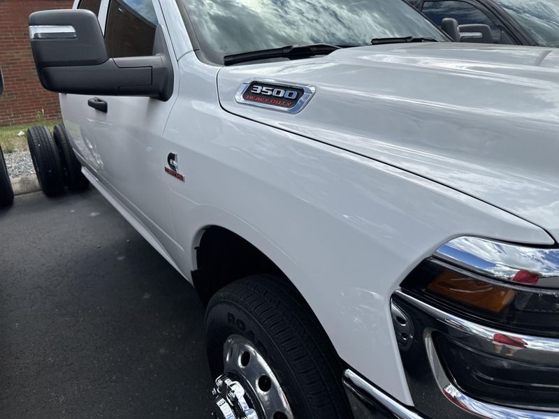 New 2025 RAM 3500 Tradesman Crew Cab Chassis 4x4 60