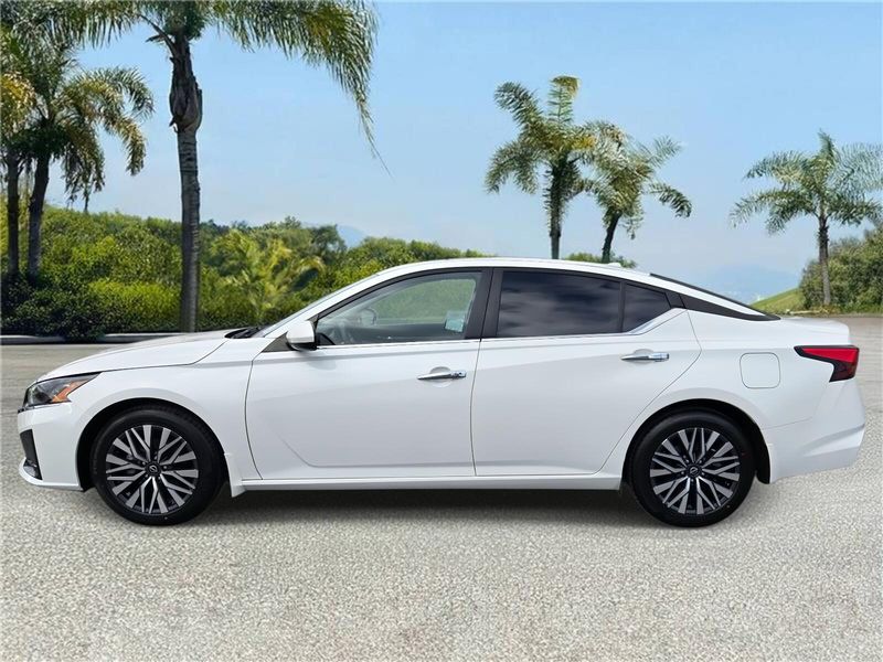 2023 Nissan Altima 2.5 SV photo 2