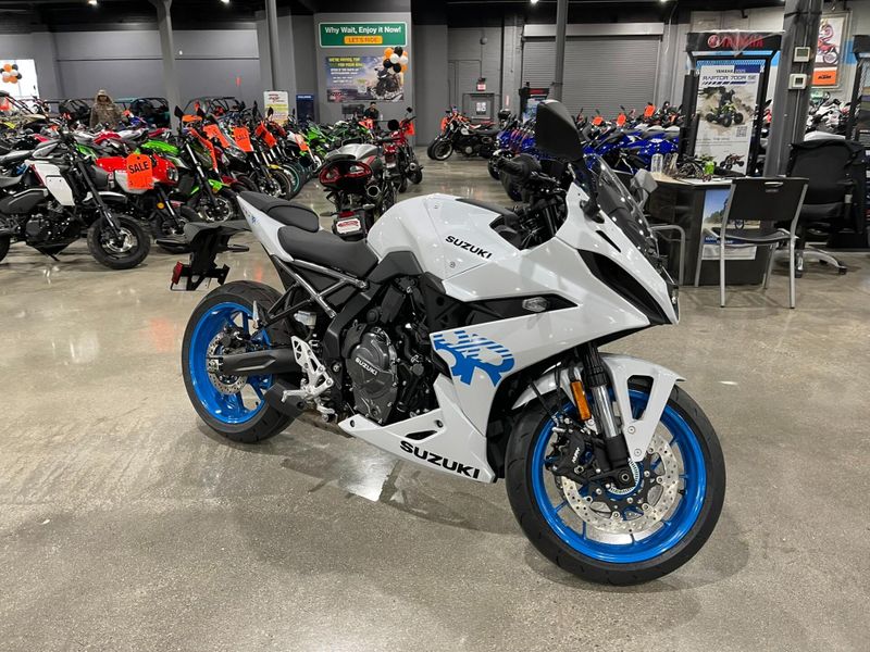 New 2026 Suzuki GSX-8R Image 3