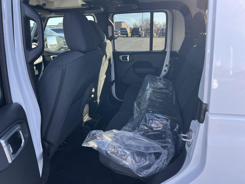 New 2026 Jeep Gladiator Sport S 4x4Image 17